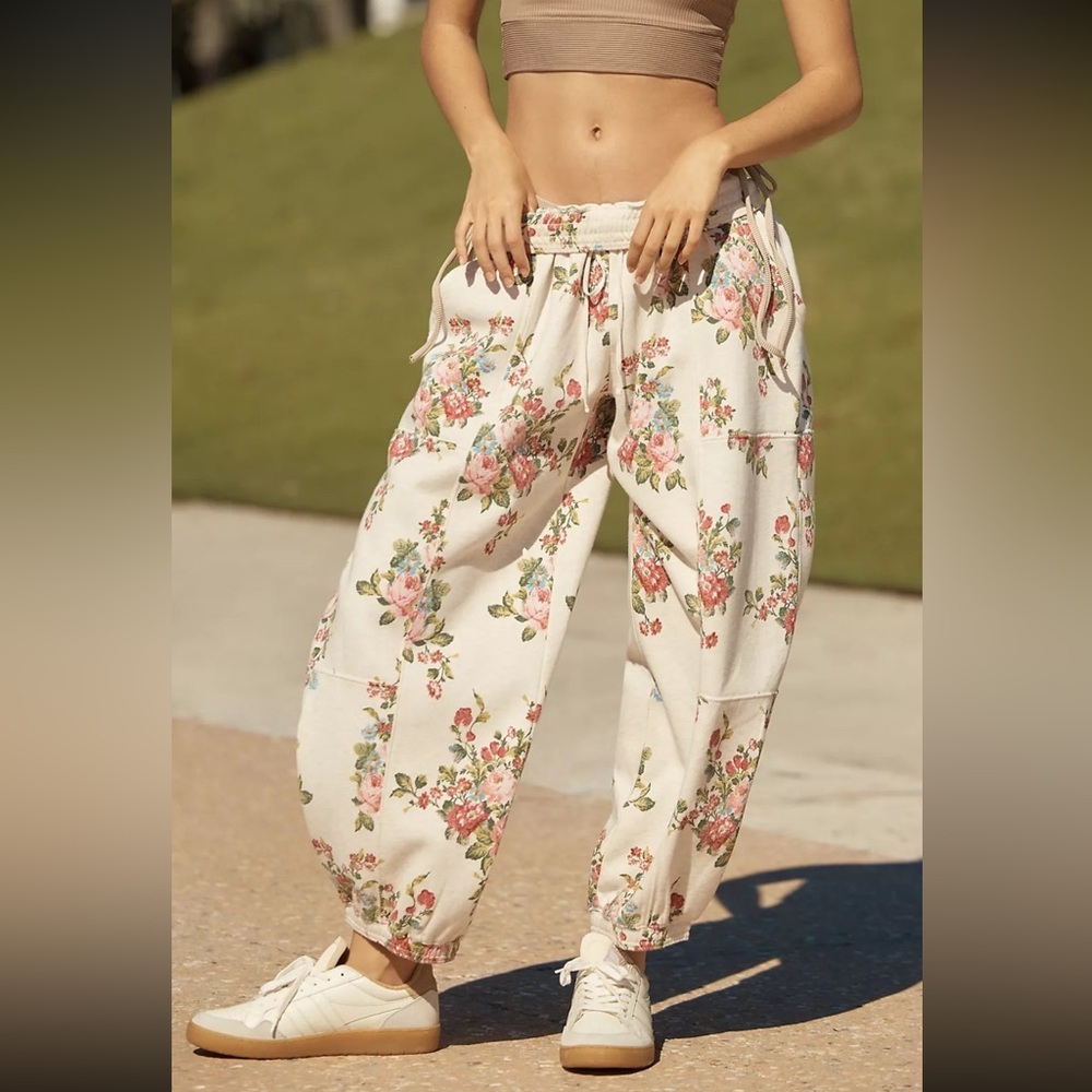 Floral Print Women's Pants - Picture 3 of 9